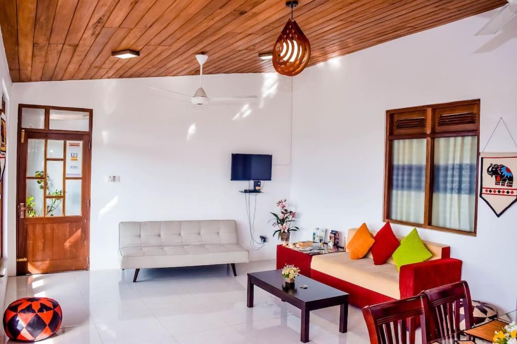 Saru Holiday Apartment - Upto 6 Guests Kandy Exteriér fotografie