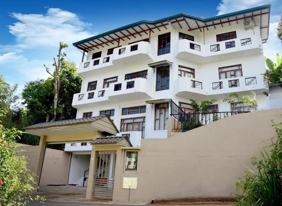 Saru Holiday Apartment - Upto 6 Guests Kandy Exteriér fotografie