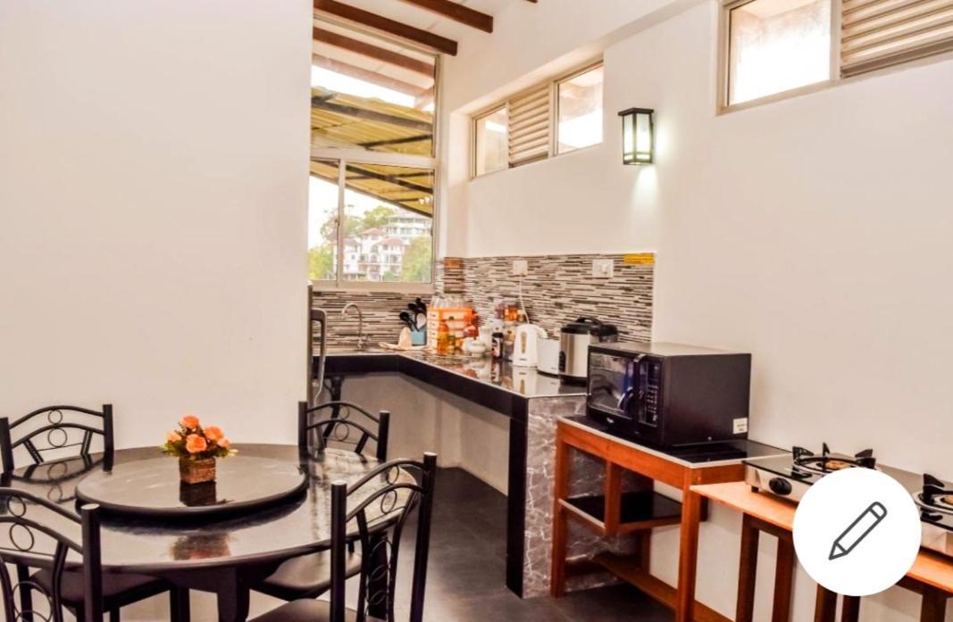 Saru Holiday Apartment - Upto 6 Guests Kandy Exteriér fotografie